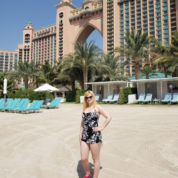 Meet your Posher, Emily! - Picture 5 of 8